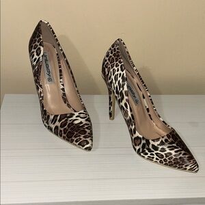 Leopard Print Stiletto Heels (new with defects-no tag ) size 8.5